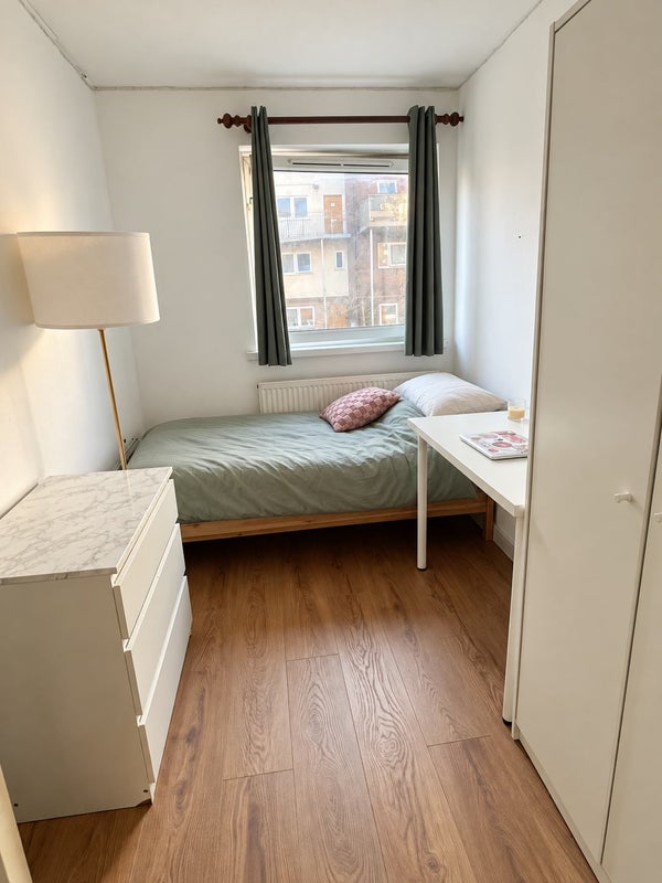 Bright Cozy Room in Zone 2 / 15 Min to Central