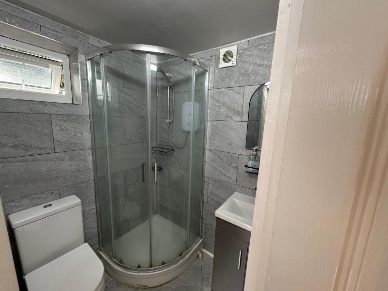 Bright Furnished Studio Near Heathrow
