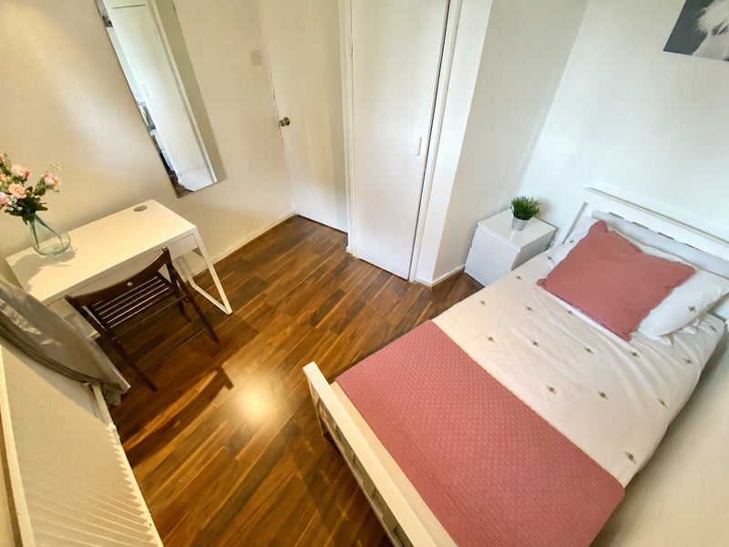 Bright Rooms Available Near Chelsea