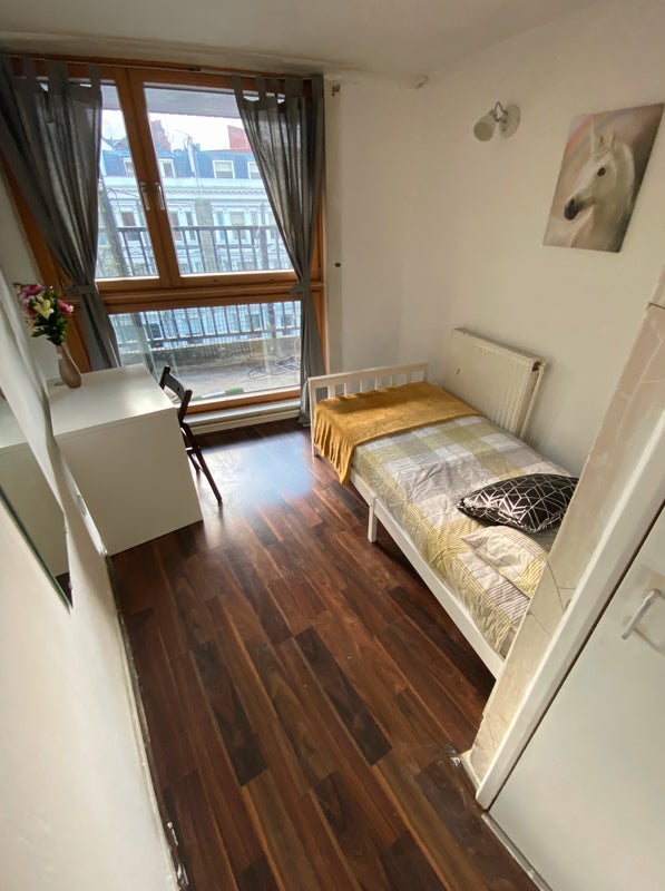 Bright Rooms Available Near Chelsea
