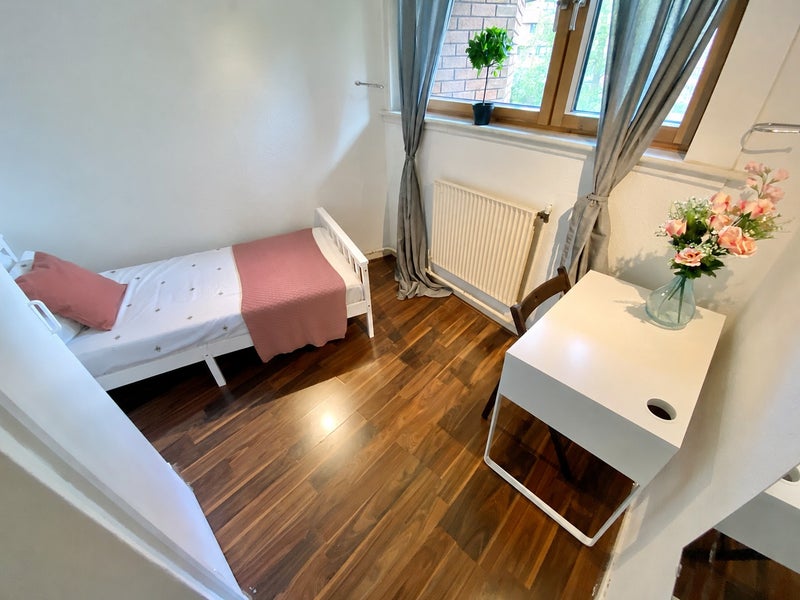 Bright Rooms Available Near Chelsea