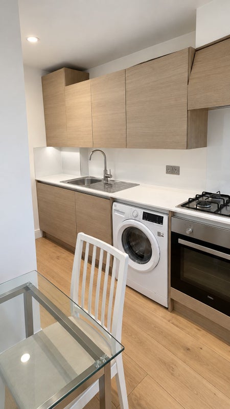 Rooms near Canada Water / Refurbished flat