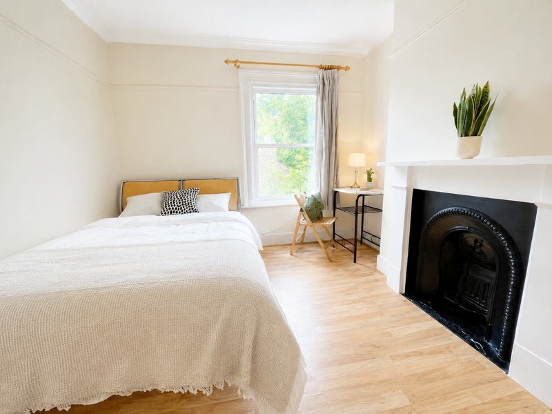 Bright Double Room in 3 Bed Flat - Surrey Quays