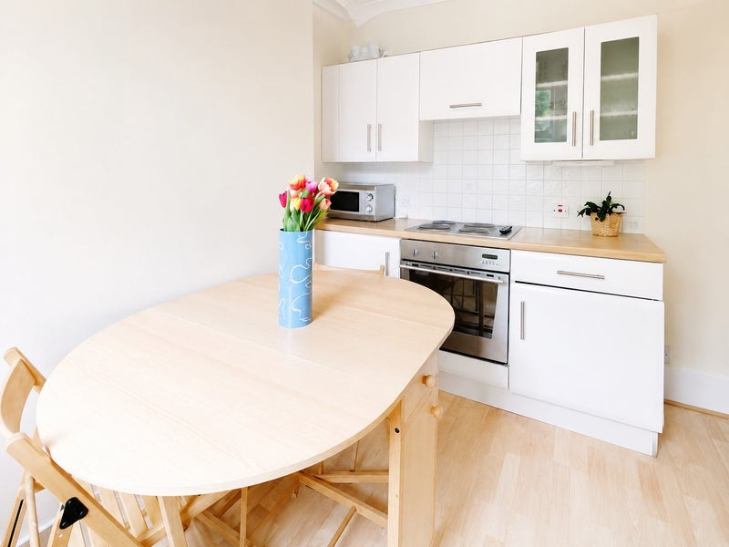 Bright Double Room in 3 Bed Flat - Surrey Quays