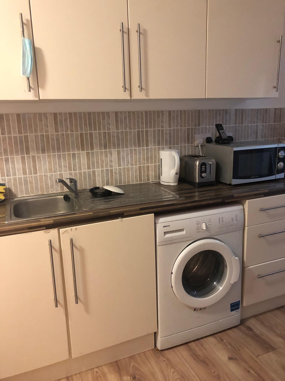 Peaceful room in 2 bed house ideal for professionals or stu