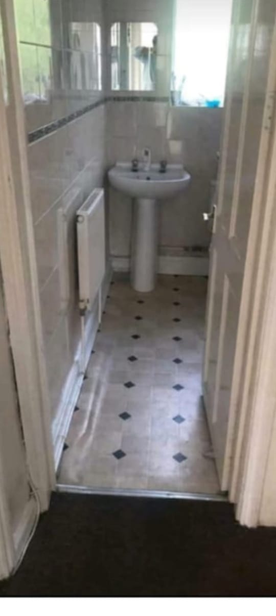 🏠 Amazing Single room prefereable for female– Ilford, Essex