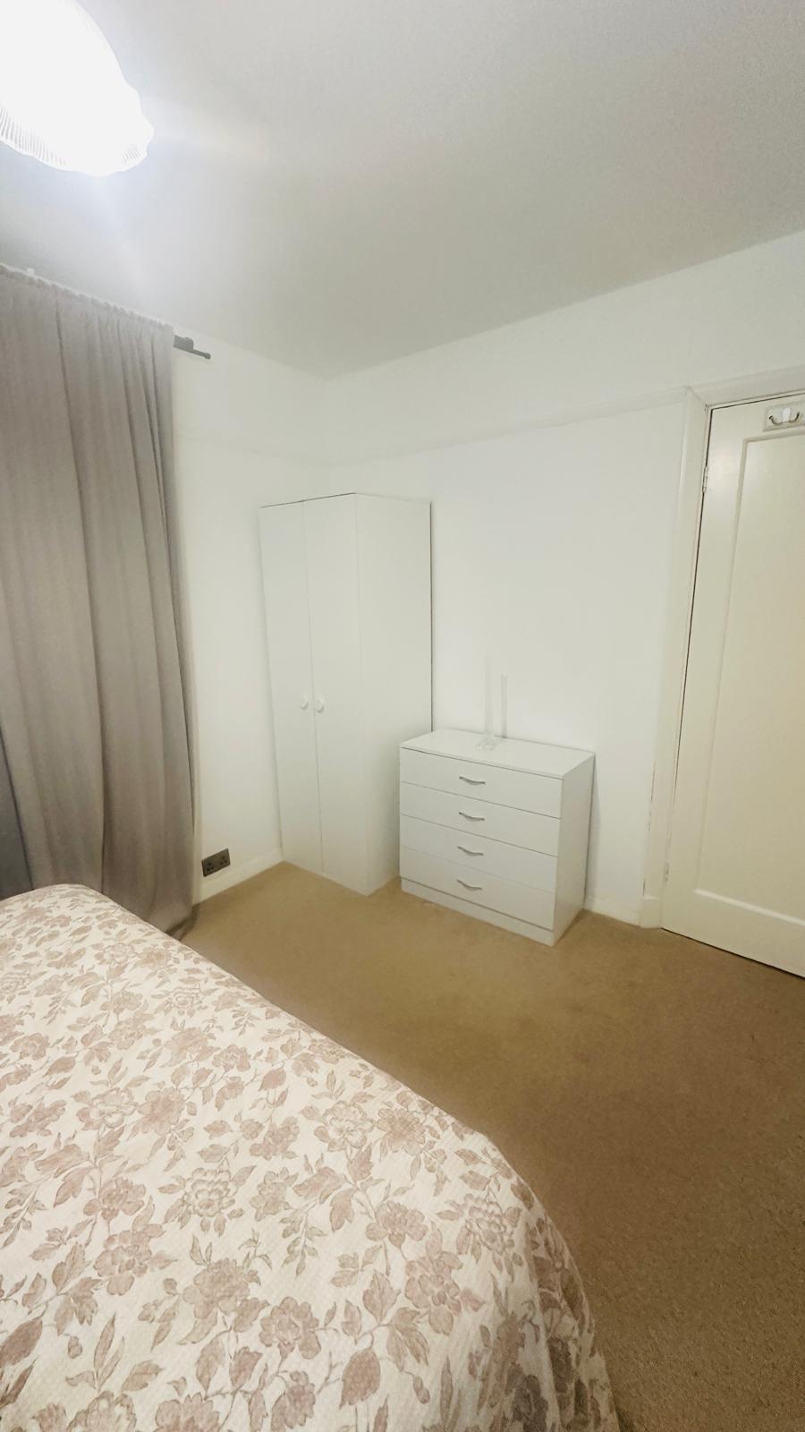 Room to Rent, A Great discount £800/month | £200 Deposit – R
