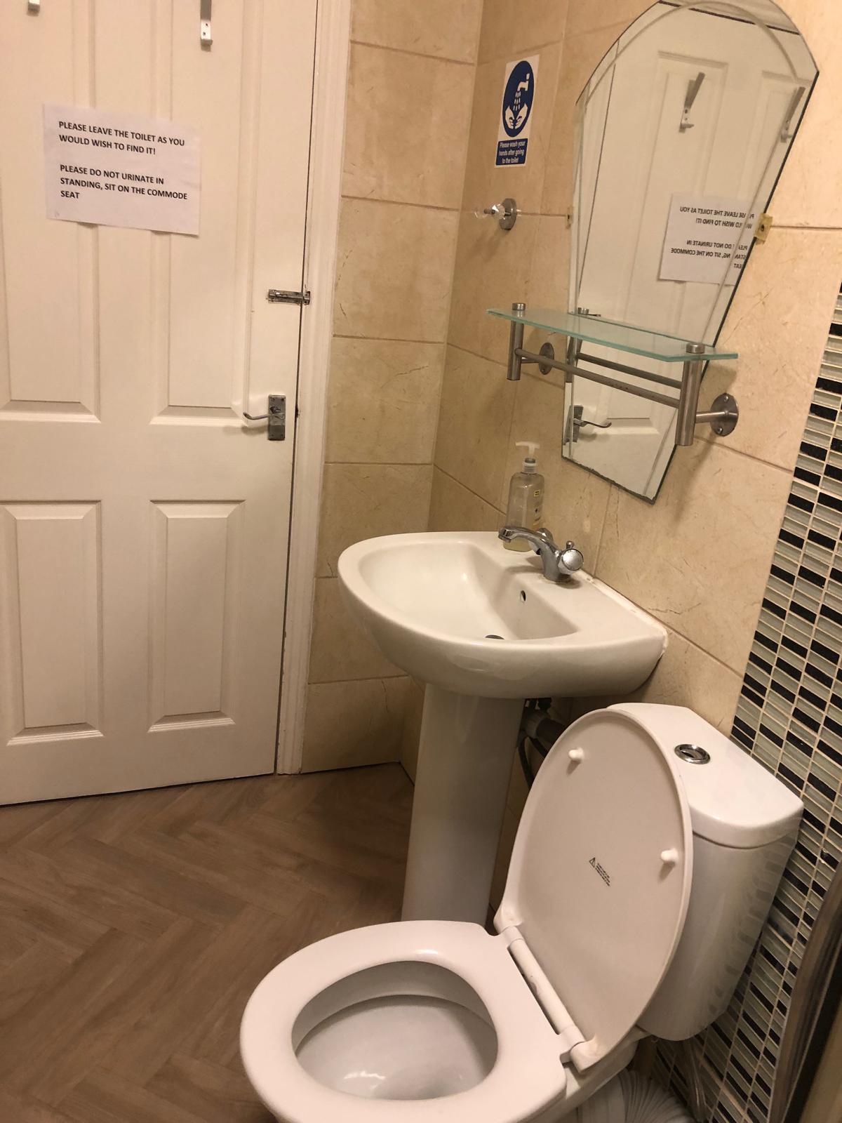 Amazing room to rent for Single, couples and sharers – IG1 4