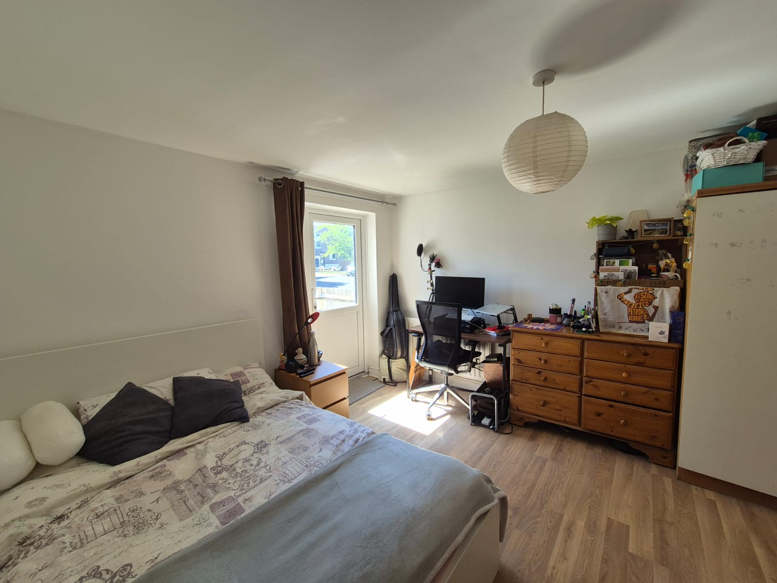 Large double room with access to the garden 