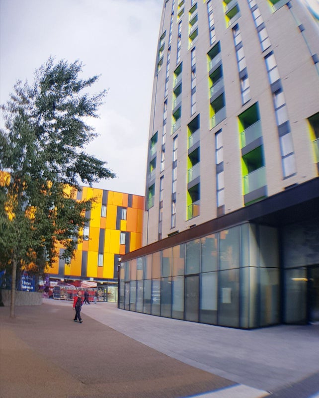 1 Bedroom flat with balcony, 4 min walk to Barking Station 