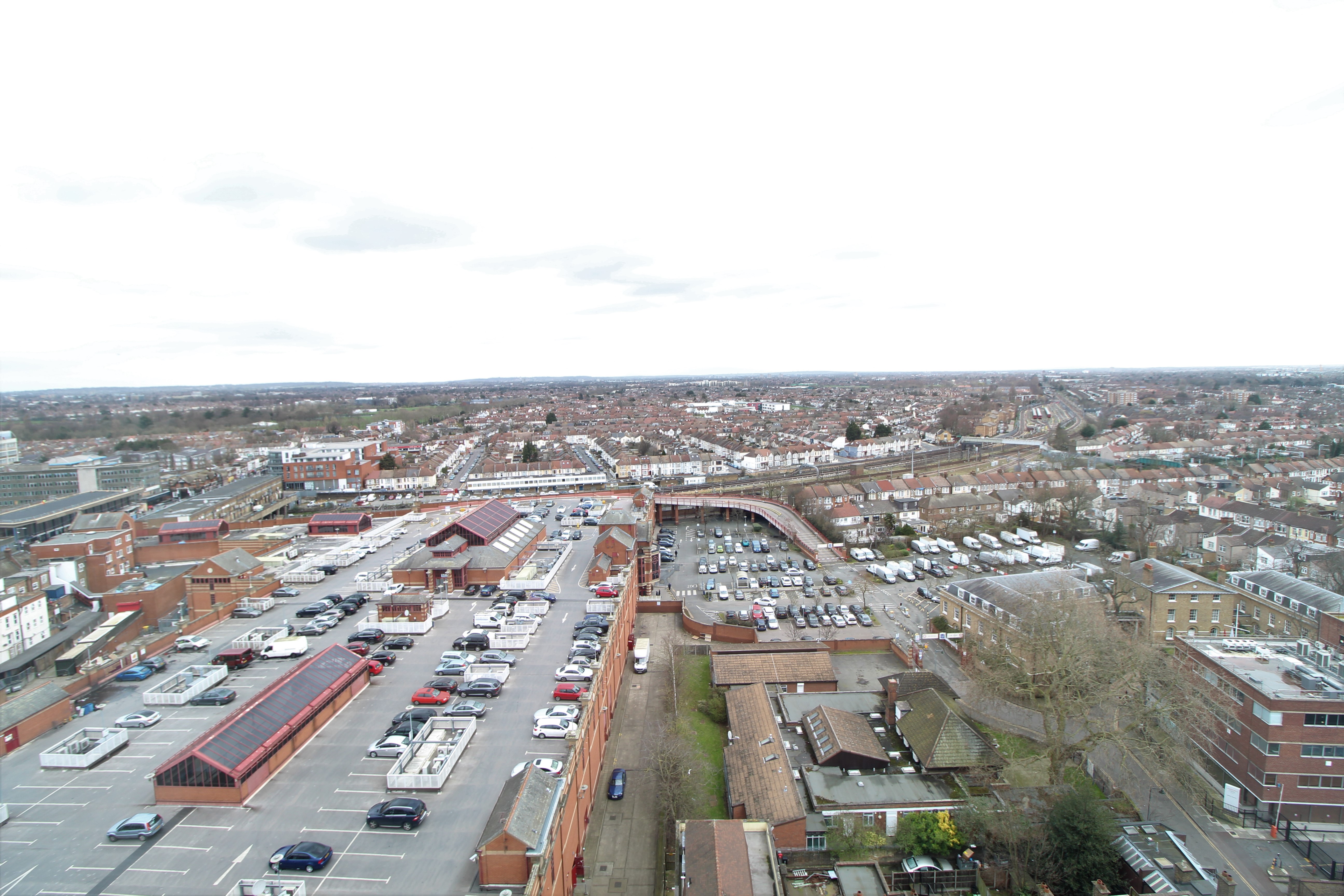 1 Bedroom flat with balcony, 4 min walk to Barking Station 