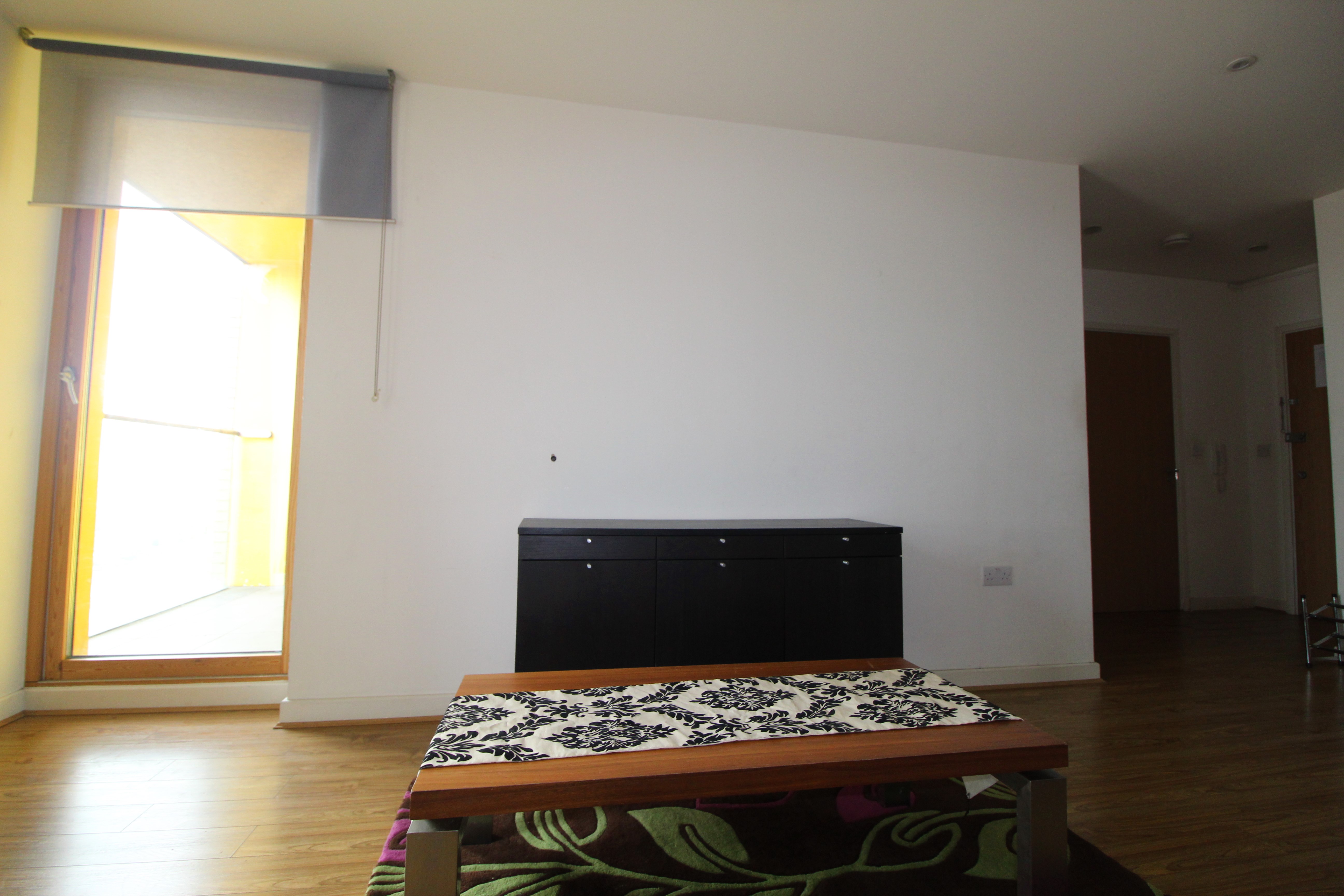 1 Bedroom flat with balcony, 4 min walk to Barking Station 