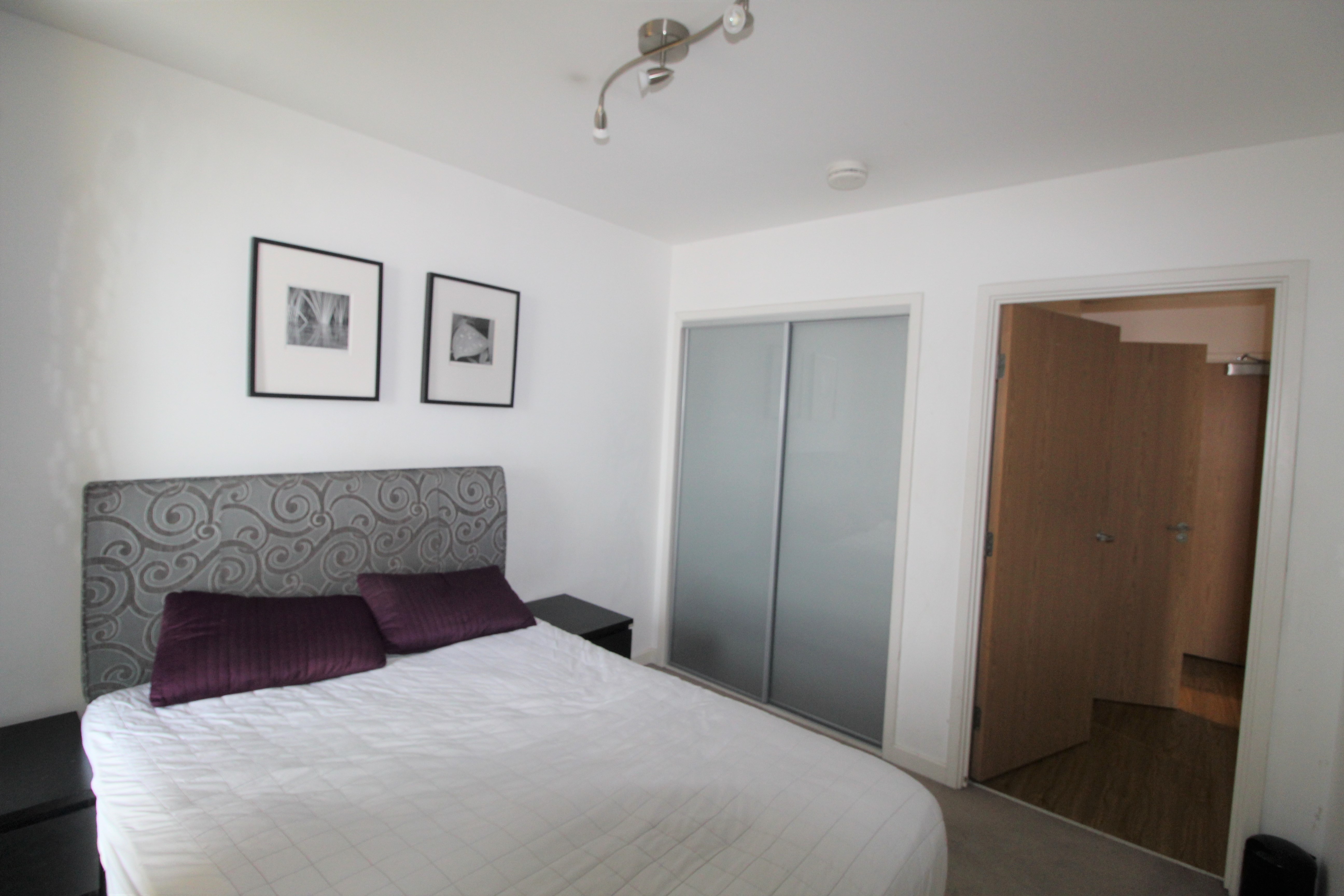 1 Bedroom flat with balcony, 4 min walk to Barking Station 