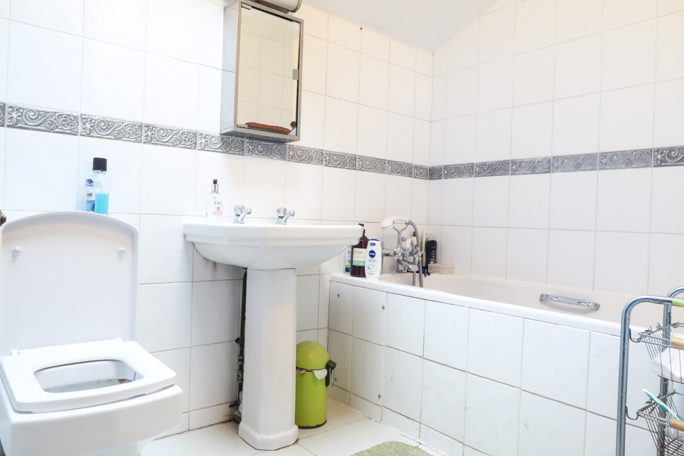 Stunning double bedroom comes fully furnished 