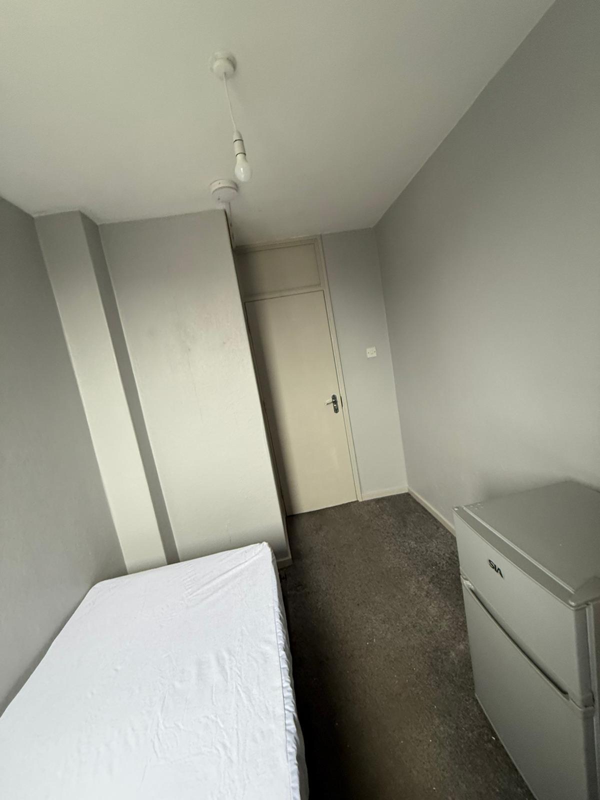 🌟 Single Room – Martindale House (E14 0AP)