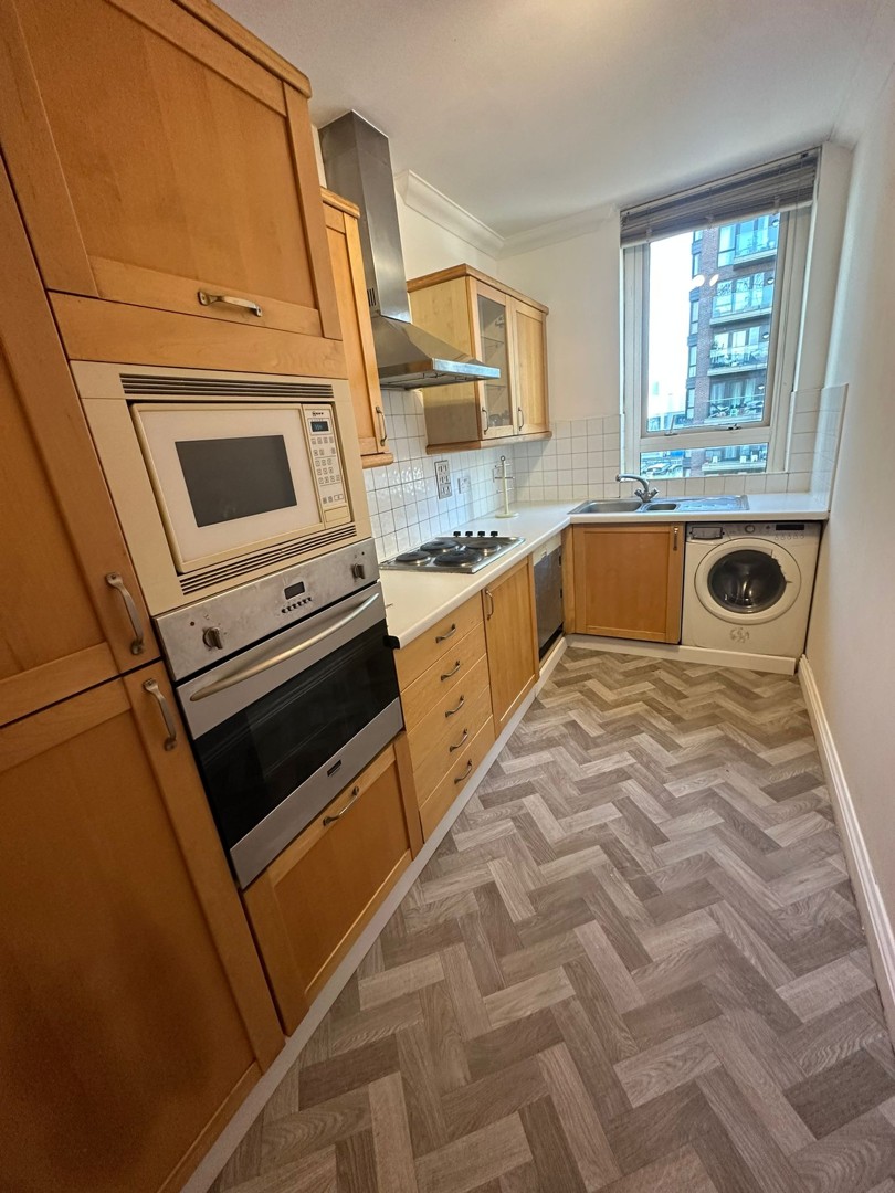 En Suite Room near Crossharbour (E14)