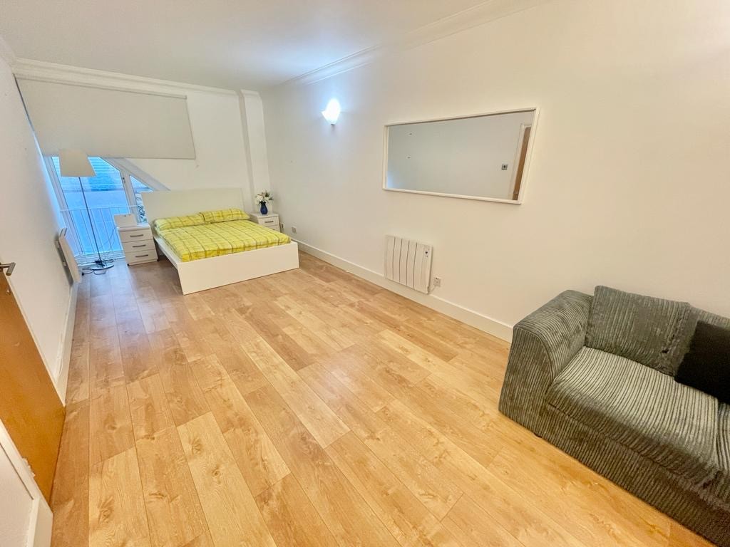 Master Room near Crossharbour (E14)