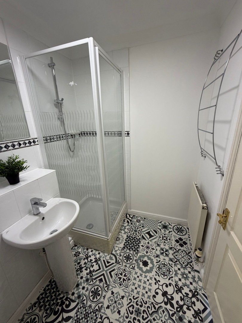 Ensuite Room near Crossharbour (E14)