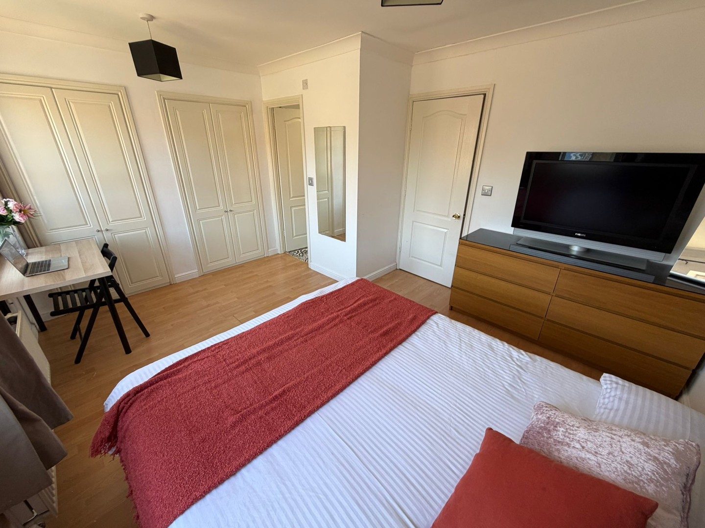 Ensuite Room near Crossharbour (E14)