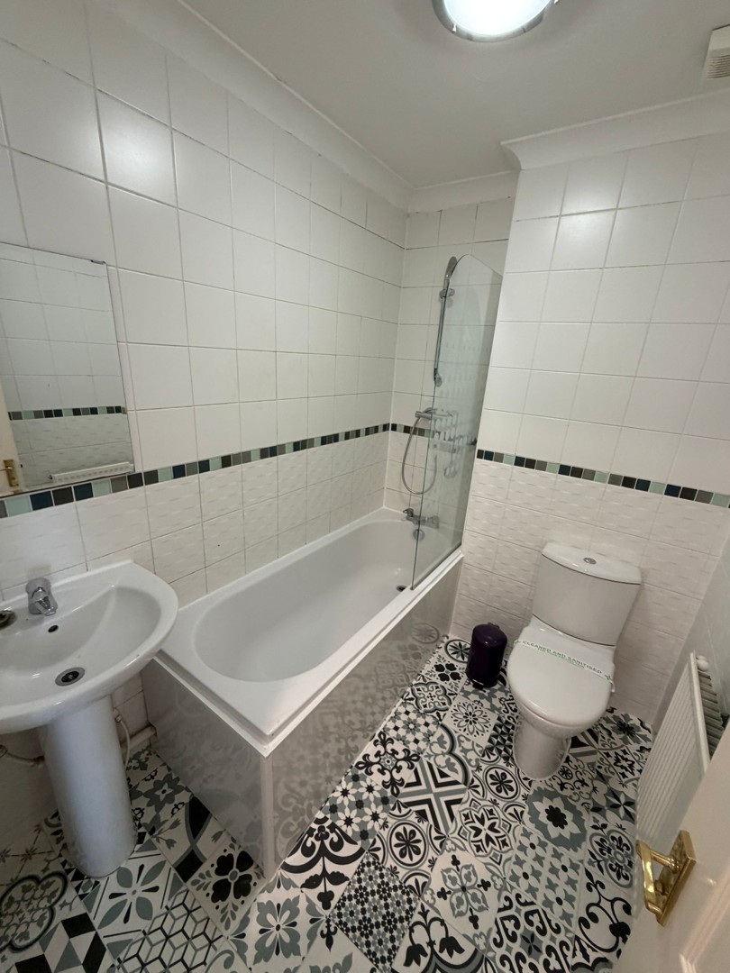 Ensuite Room near Crossharbour (E14)