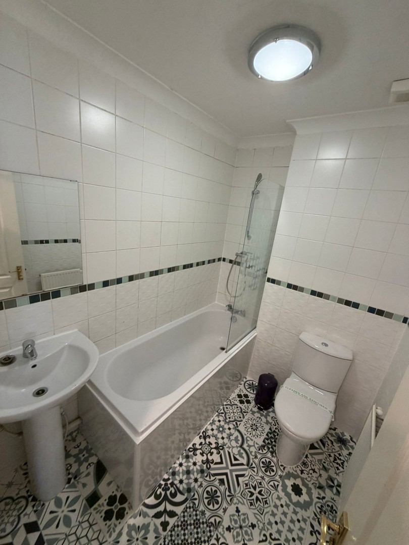 Ensuite Room near Crossharbour (E14)
