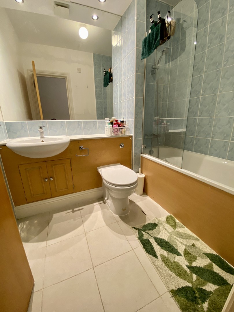 Ensuite Room near Crossharbour (E14)