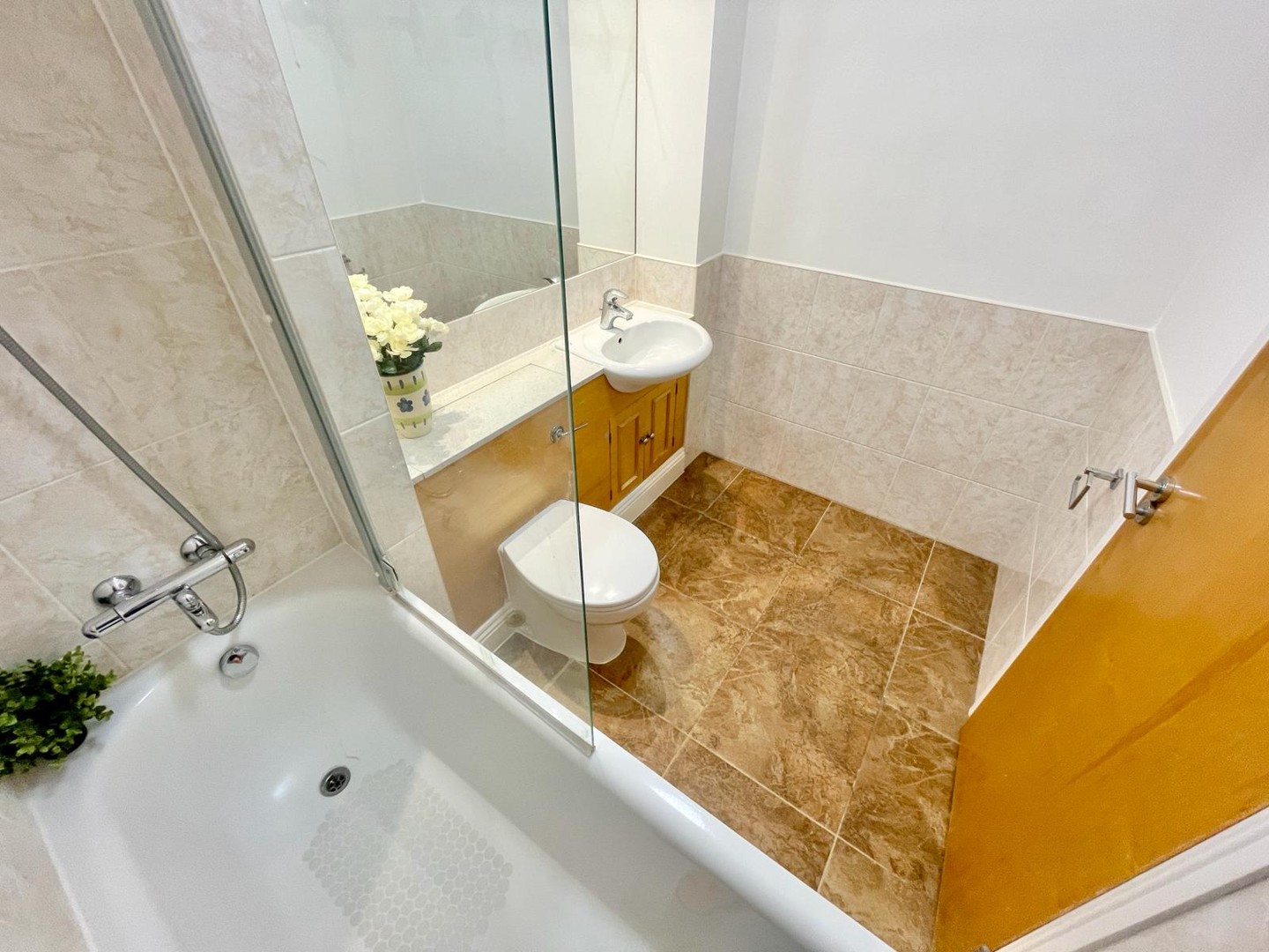 Ensuite Room near Crossharbour (E14)