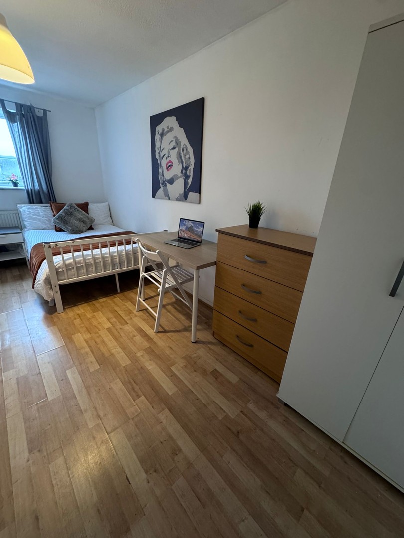 Double Room near Acton Town / South Ealing (W5)