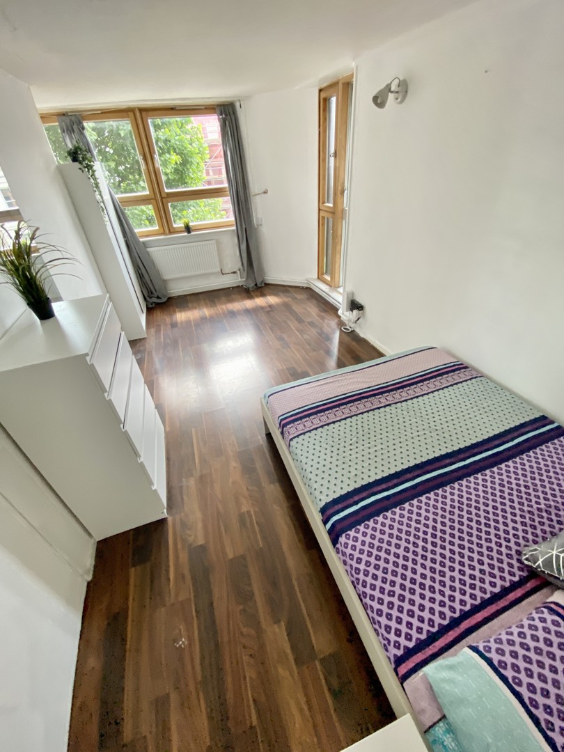 Double Room near Imperial Wharf / Fulham Broadway (SW10)