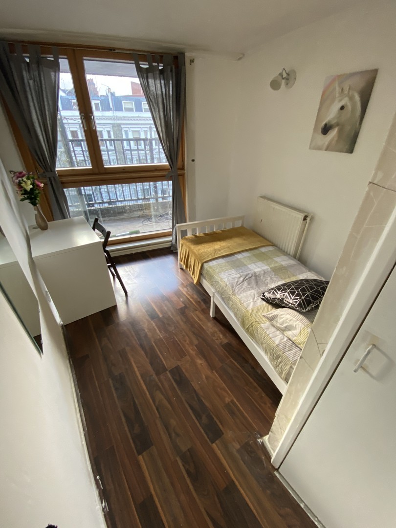 Double Room near Imperial Wharf / Fulham Broadway (SW10)