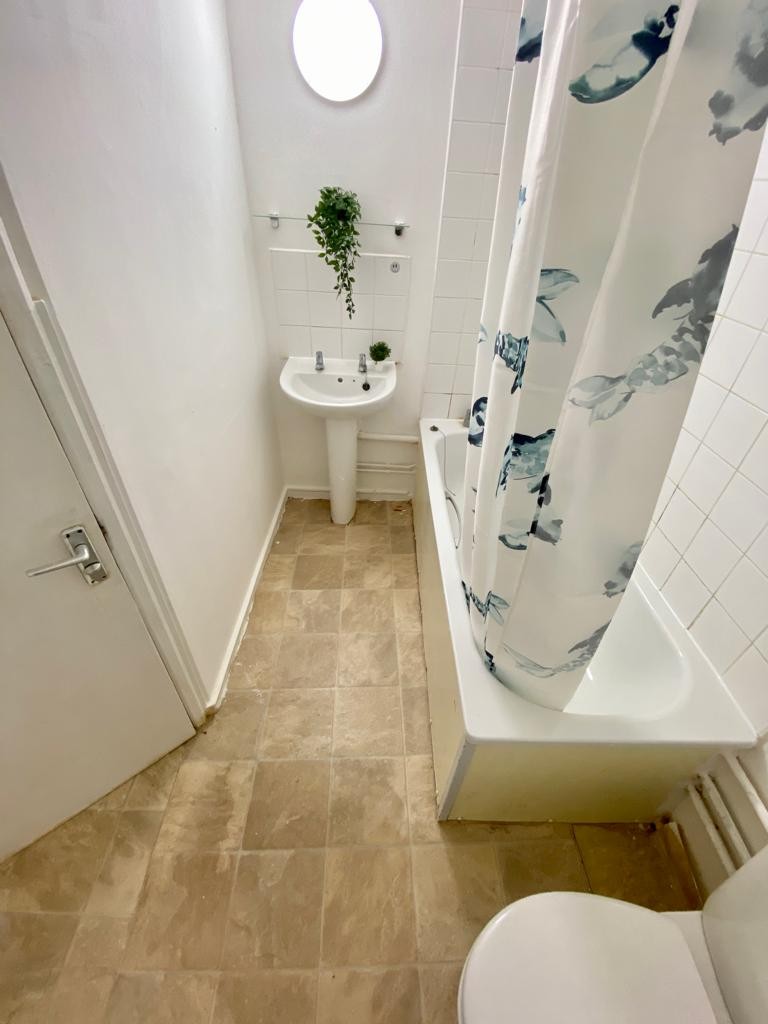 Double Room near Imperial Wharf / Fulham Broadway (SW10)