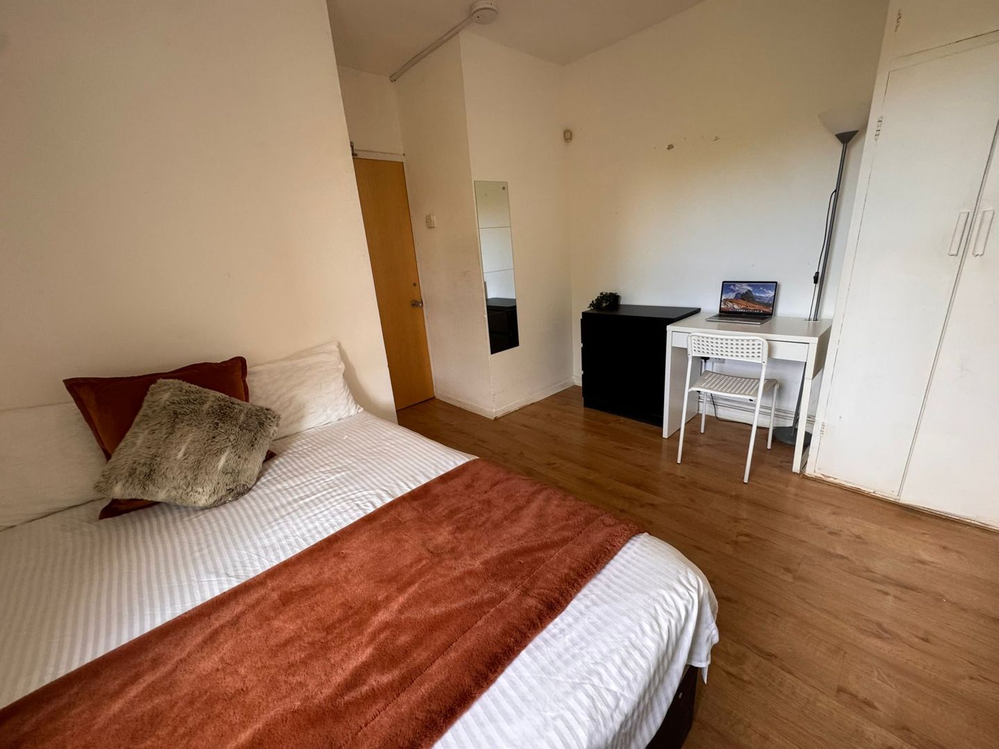 Double Room near Oval (SE5)