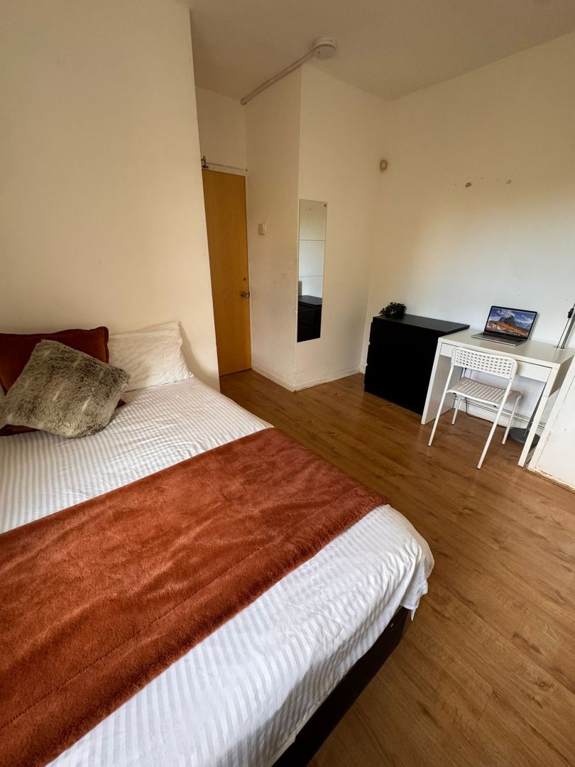 Double Room near Oval (SE5)