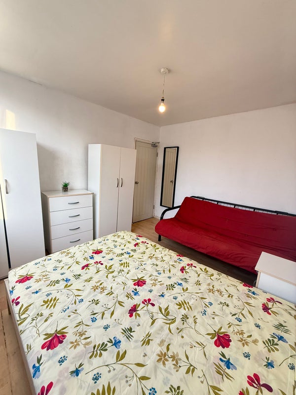🏠 Modern Double Room in Poplar - NOW