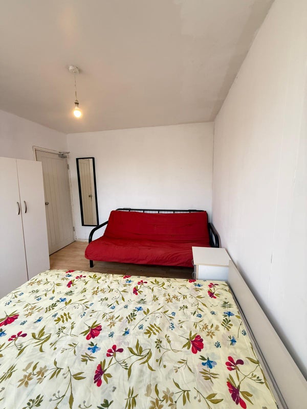 🏠 Modern Double Room in Poplar - NOW