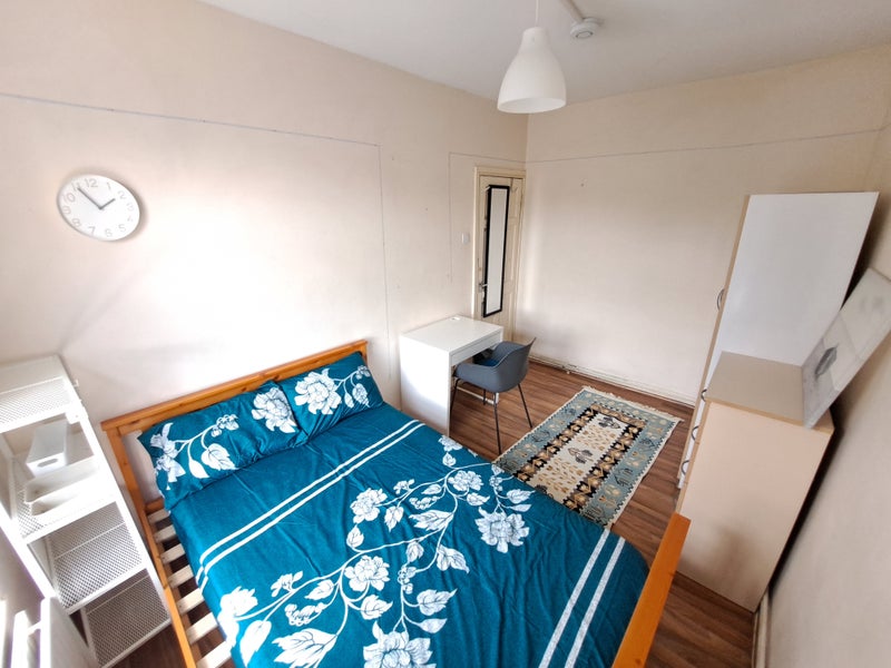 🏡 Double Room in Oval 🚆1st December✨