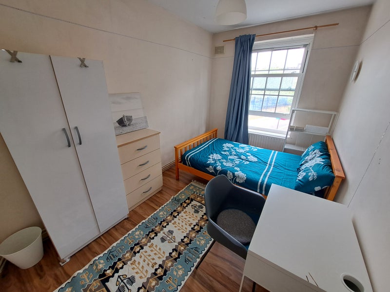 🏡 Double Room in Oval 🚆1st December✨