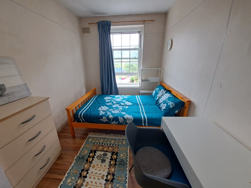 🏡 Double Room in Oval 🚆1st December✨