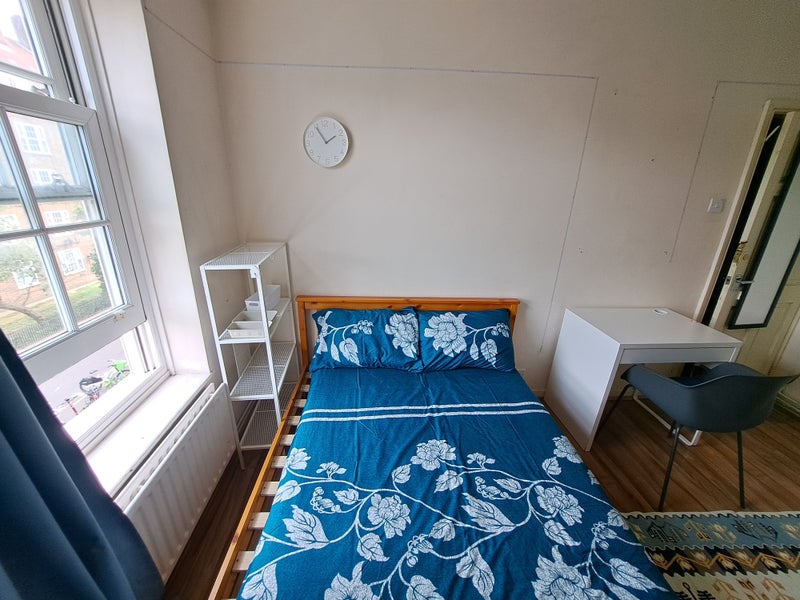 🏡 Double Room in Oval 🚆1st December✨