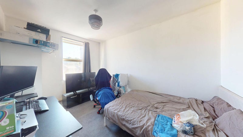 🌐 Room in Opposite Stepney Green Station🌐