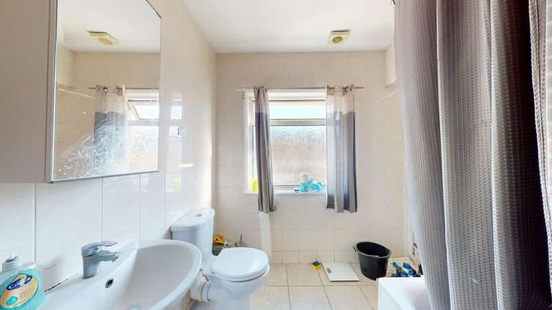 🌐 Room in Opposite Stepney Green Station🌐