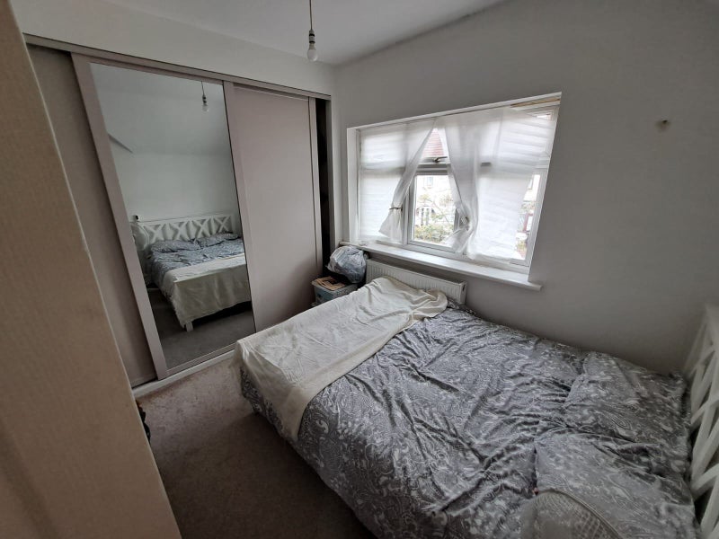 Spacious 3-Bed House in Romford | Available NOW