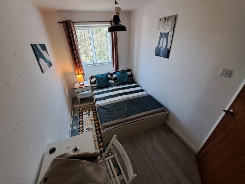 Cozy room in Caledonian Road in April