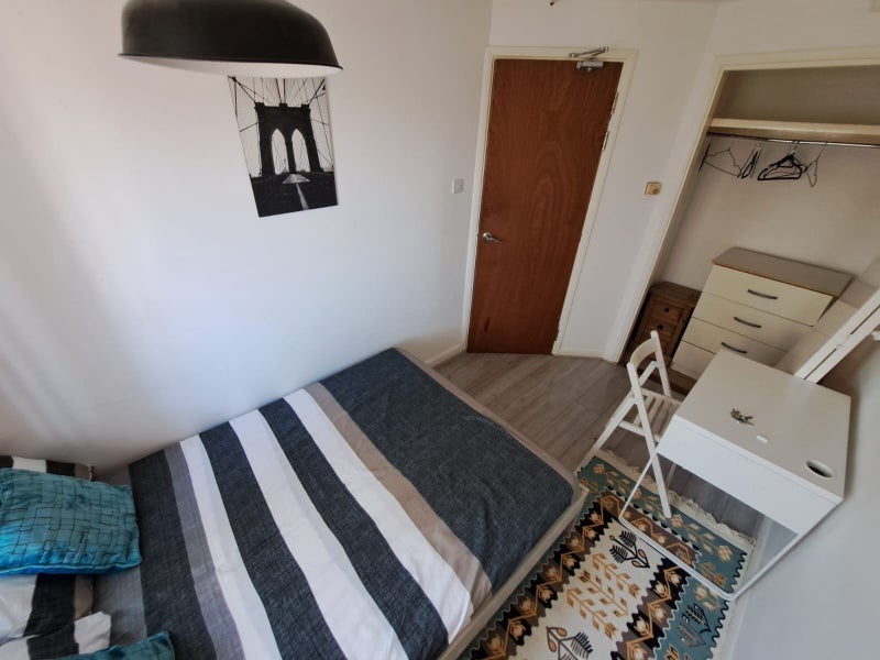 Cozy room in Caledonian Road in April