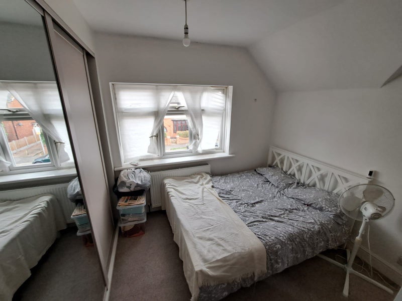 🏡 Spacious 4-Bed Home in Romford | Move In June