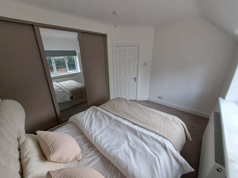 🏡 Spacious 4-Bed Home in Romford | Move In June
