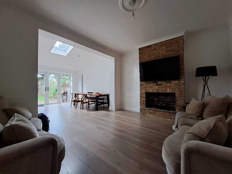🏡 Spacious 4-Bed Home in Romford | Move In June