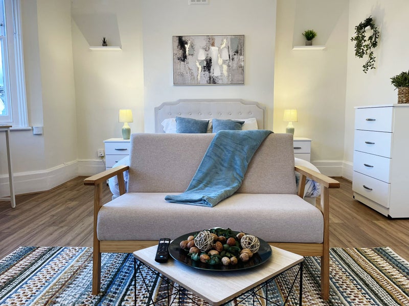 🏠 West Hampstead Living – View today 🔥