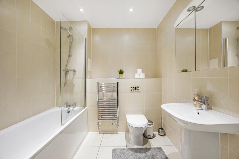 Double room in bow common 