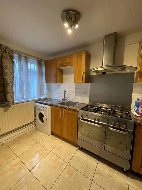 ❤️ Lovely E14 Room for Couples – October Move ❤️